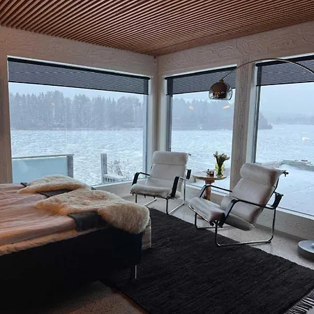 Northern Lights River Nest Villa