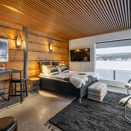 Northern Lights River Nest Villa *