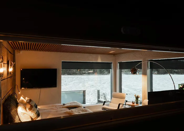 Northern Lights River Nest