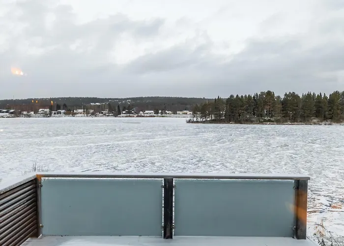 Northern Lights River Nest Villa