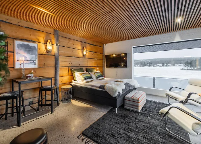 Northern Lights River Nest Villa *